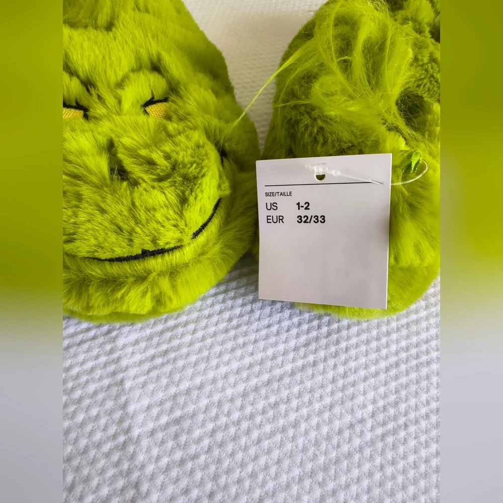 H&M Kids The Grinch Slippers Size 1/2 .